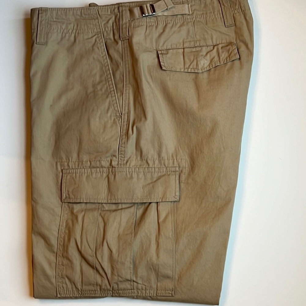 Nautica 36 x 30 lightweight cargo pants. 💯 Oct cotton